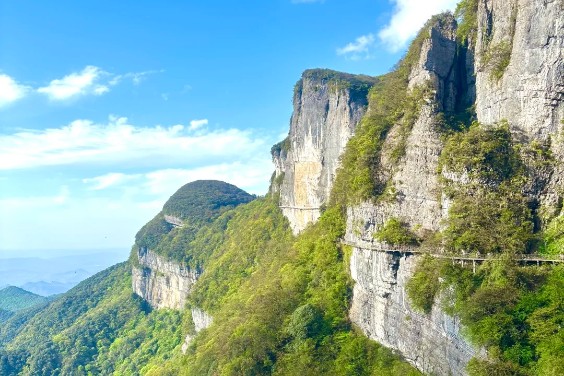 8D CHONGQING MT JINFO YUNYANG EN SHI