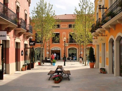 La Roca VIllage